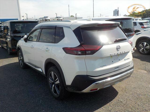 2023 Nissan Xtrail Pearl photo 3