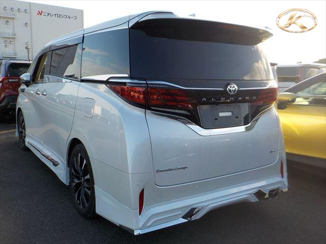 2023 Toyota Alphard Hybrid Pearl photo 3
